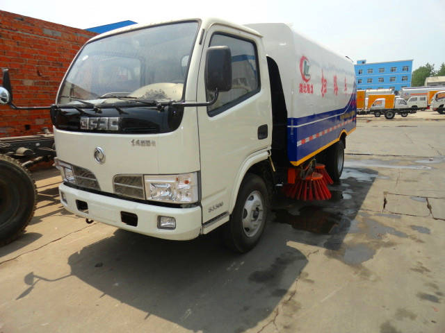  東風(fēng)福瑞卡道路清掃車（<a href=http://www.hanyanhange.cn/saoluche/ target=_blank class=infotextkey>掃路車</a>）