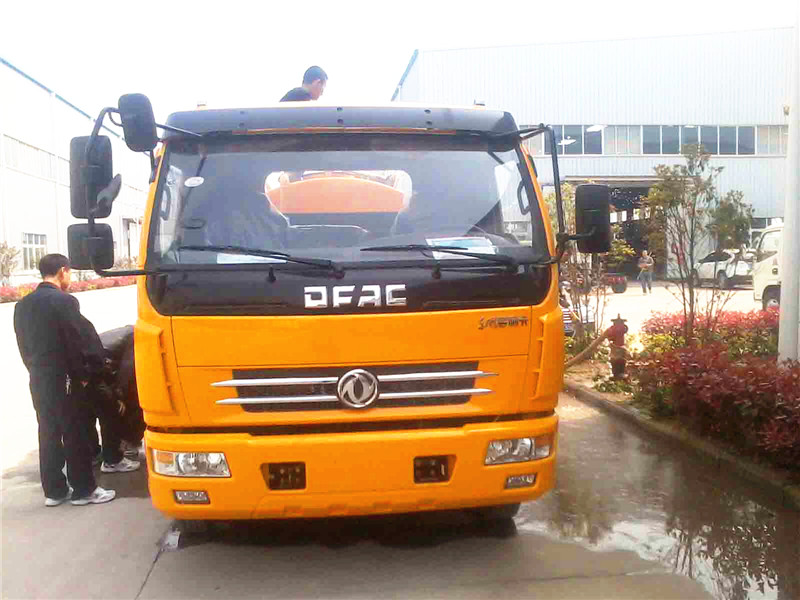 高壓清洗<a href=http://www.hanyanhange.cn/xifenche/ target=_blank class=infotextkey>吸糞車</a>正面圖