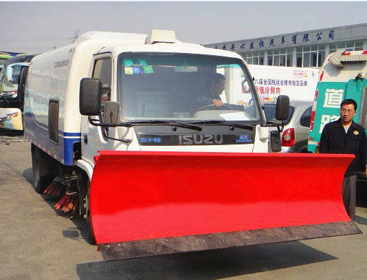 五十鈴鏟雪<a href=http://www.hanyanhange.cn/saoluche/ target=_blank class=infotextkey>掃路車</a>