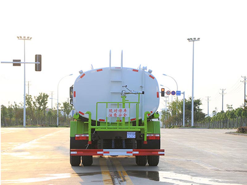 國(guó)六13方東風(fēng)灑水車(chē)圖片5